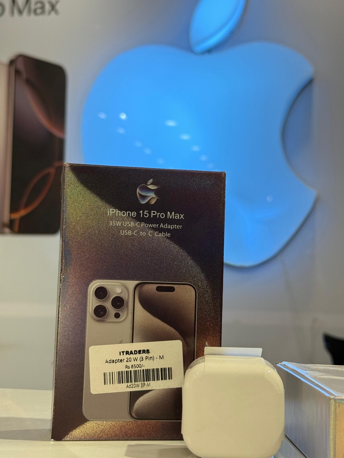i Phone 15 pro max Adapter - Image 1